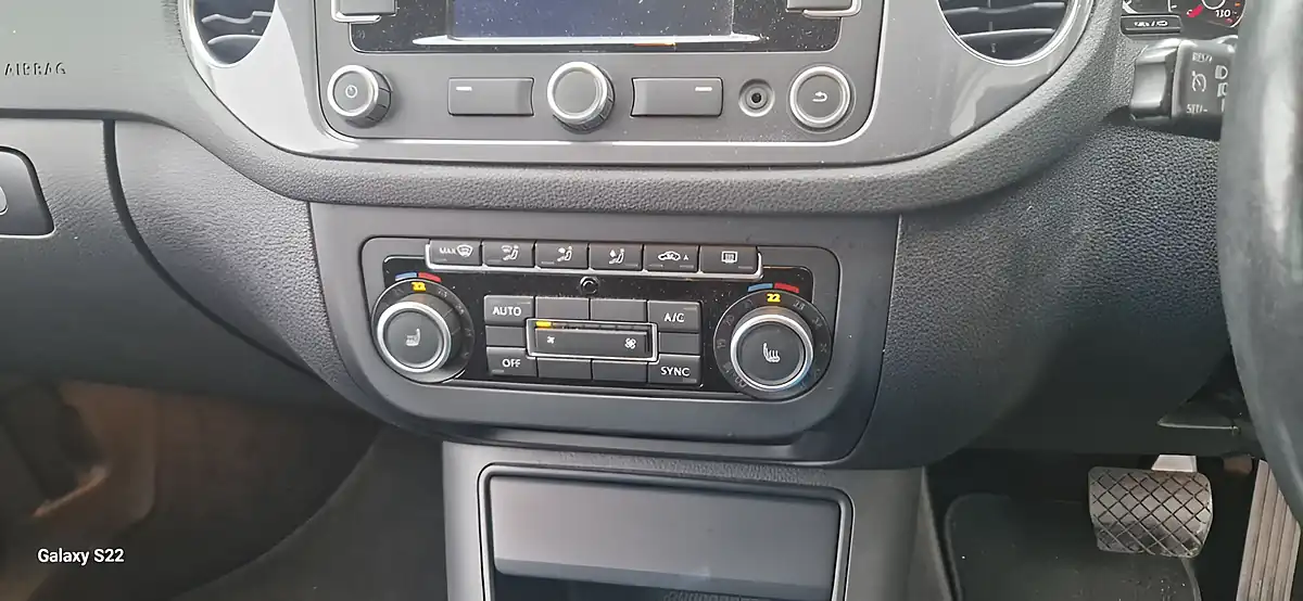 Used 2015 Volkswagen Tiguan Match White - Interior and Exterior details 15