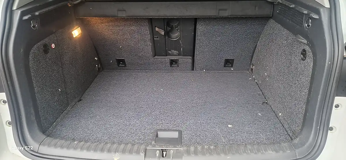 Used 2015 Volkswagen Tiguan Match White - Interior and Exterior details 19
