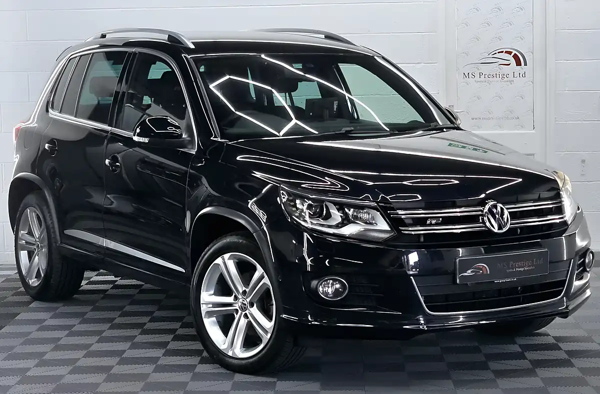 Used 2015 Volkswagen Tiguan R-Line Deep Black Pearl - Front View