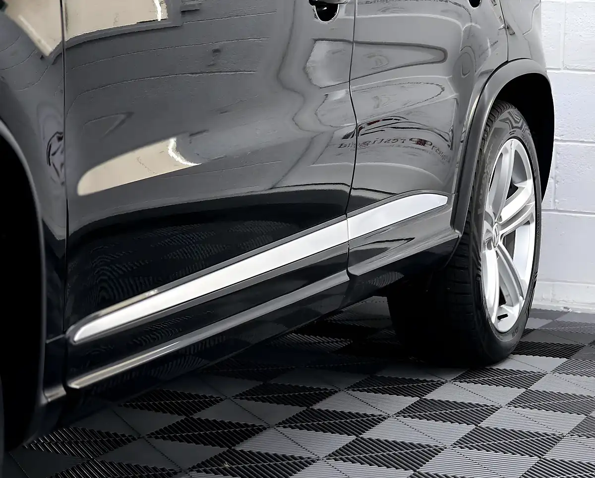 Used 2015 Volkswagen Tiguan R-Line Deep Black Pearl - Interior and Exterior details 12