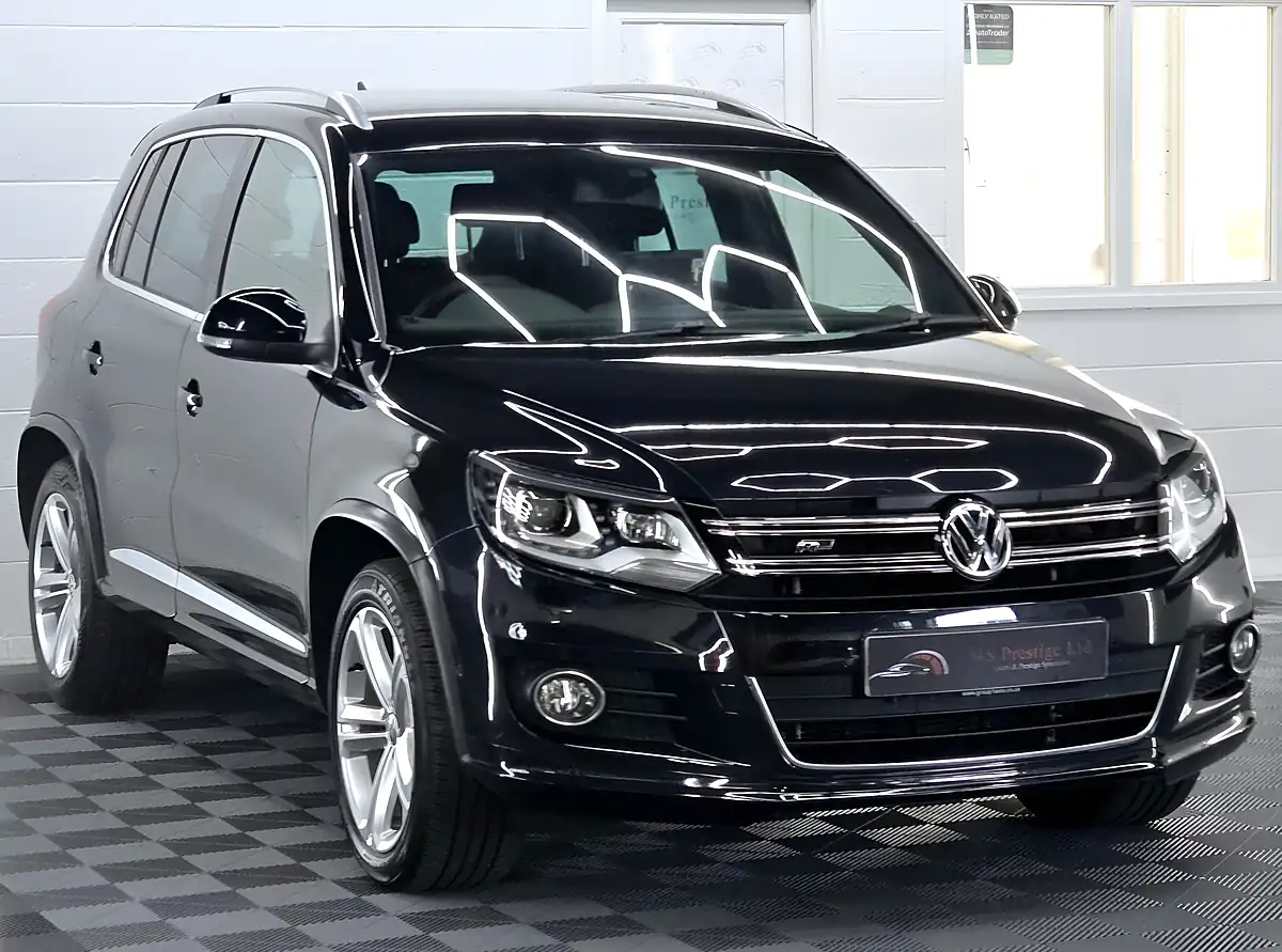 Used 2015 Volkswagen Tiguan R-Line Deep Black Pearl - Interior and Exterior details 3