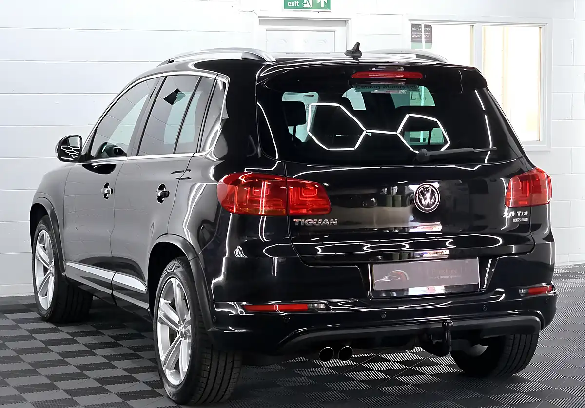 Used 2015 Volkswagen Tiguan R-Line Deep Black Pearl - Interior and Exterior details 9