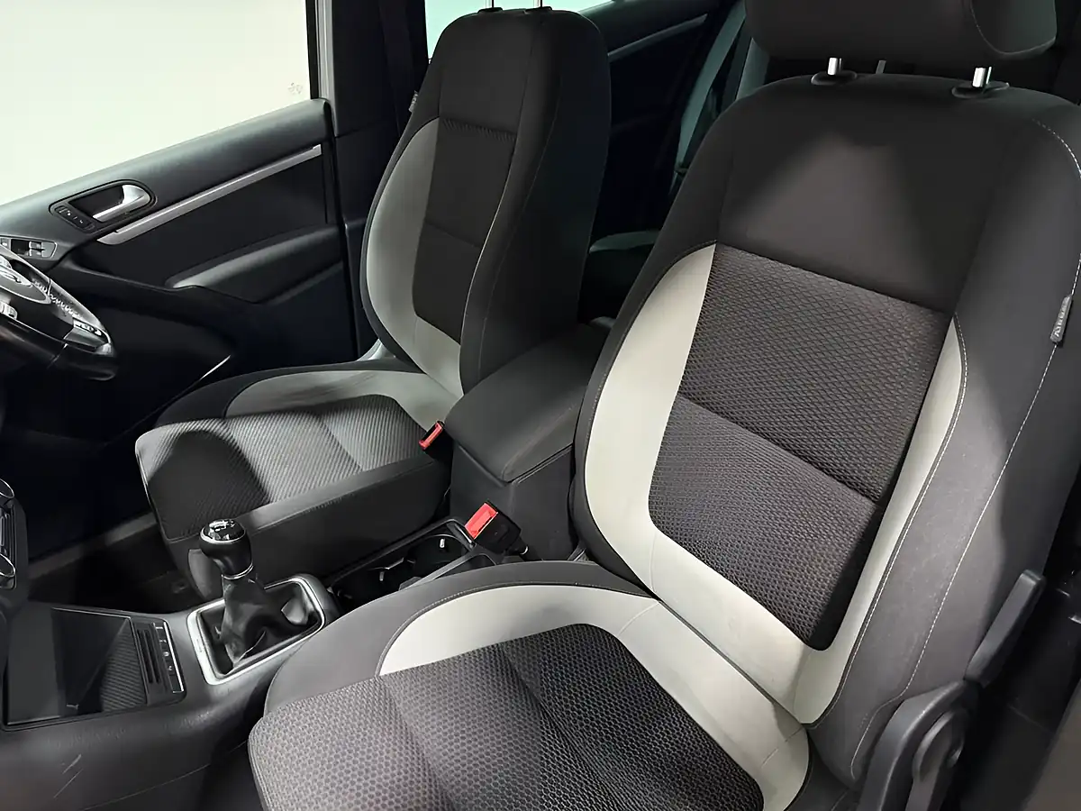 Used 2015 Volkswagen Tiguan R-Line Nimbus Grey - Interior and Exterior details 15
