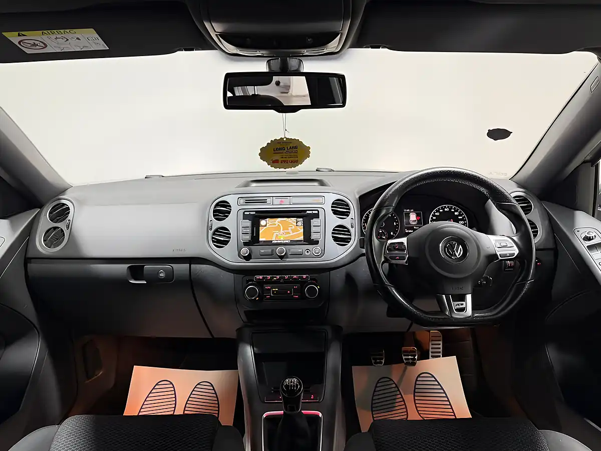 Used 2015 Volkswagen Tiguan R-Line Nimbus Grey - Interior and Exterior details 4