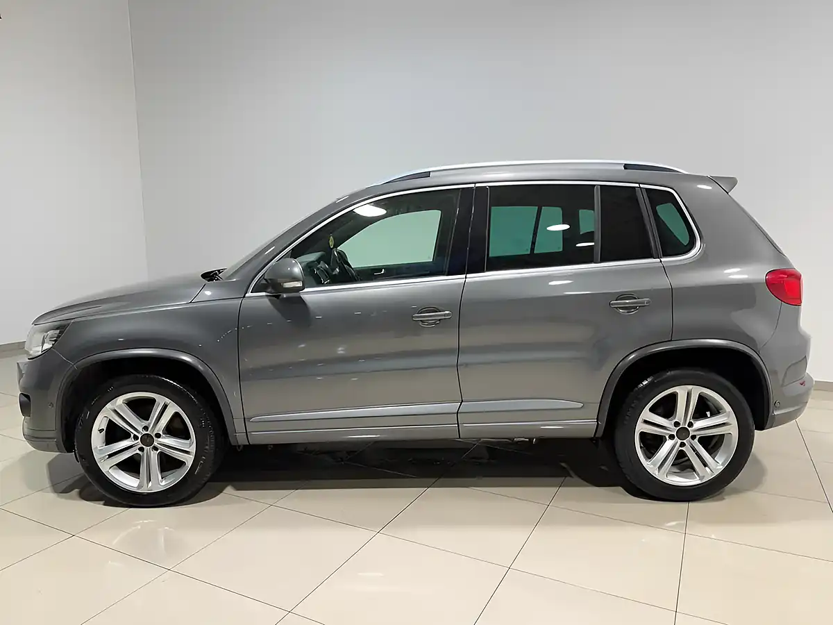 Used 2015 Volkswagen Tiguan R-Line Nimbus Grey - Interior and Exterior details 5