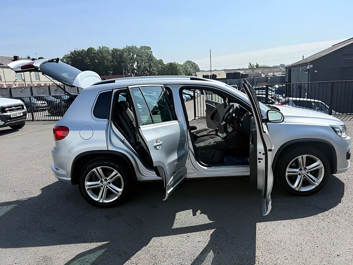 Used 2015 Volkswagen Tiguan R-Line Silver - Interior and Exterior details 10