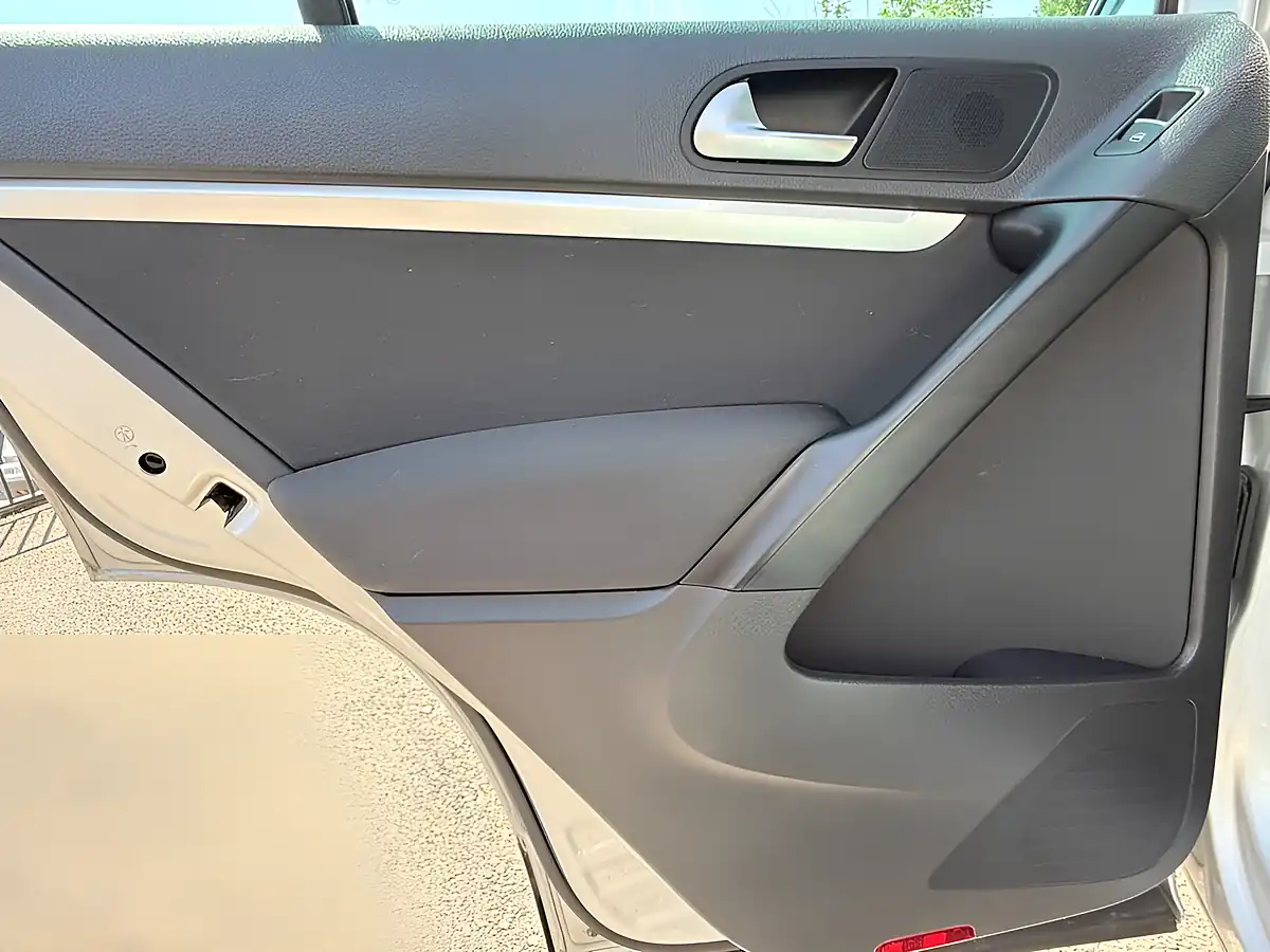 Used 2015 Volkswagen Tiguan R-Line Silver - Interior and Exterior details 14