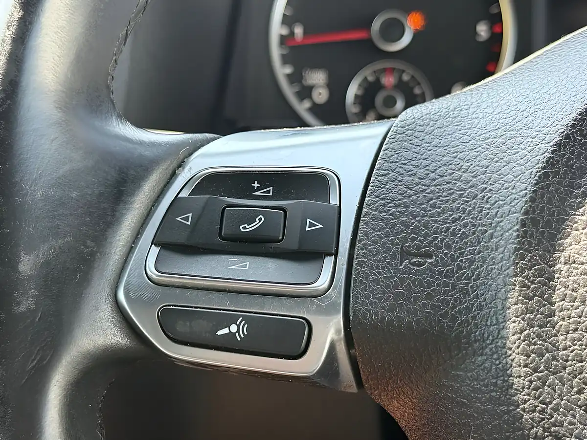 Used 2015 Volkswagen Tiguan R-Line Silver - Interior and Exterior details 17