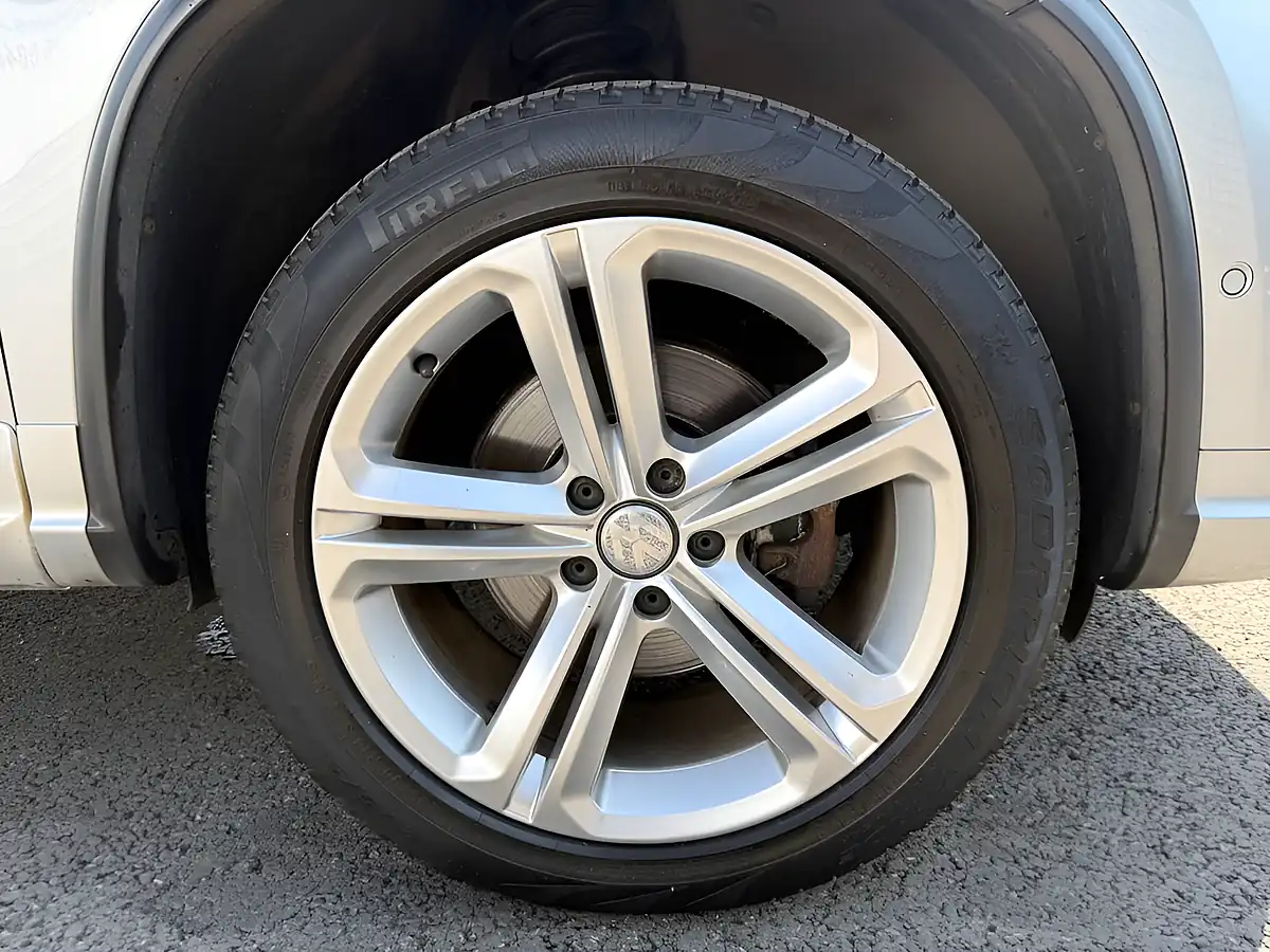 Used 2015 Volkswagen Tiguan R-Line Silver - Interior and Exterior details 19