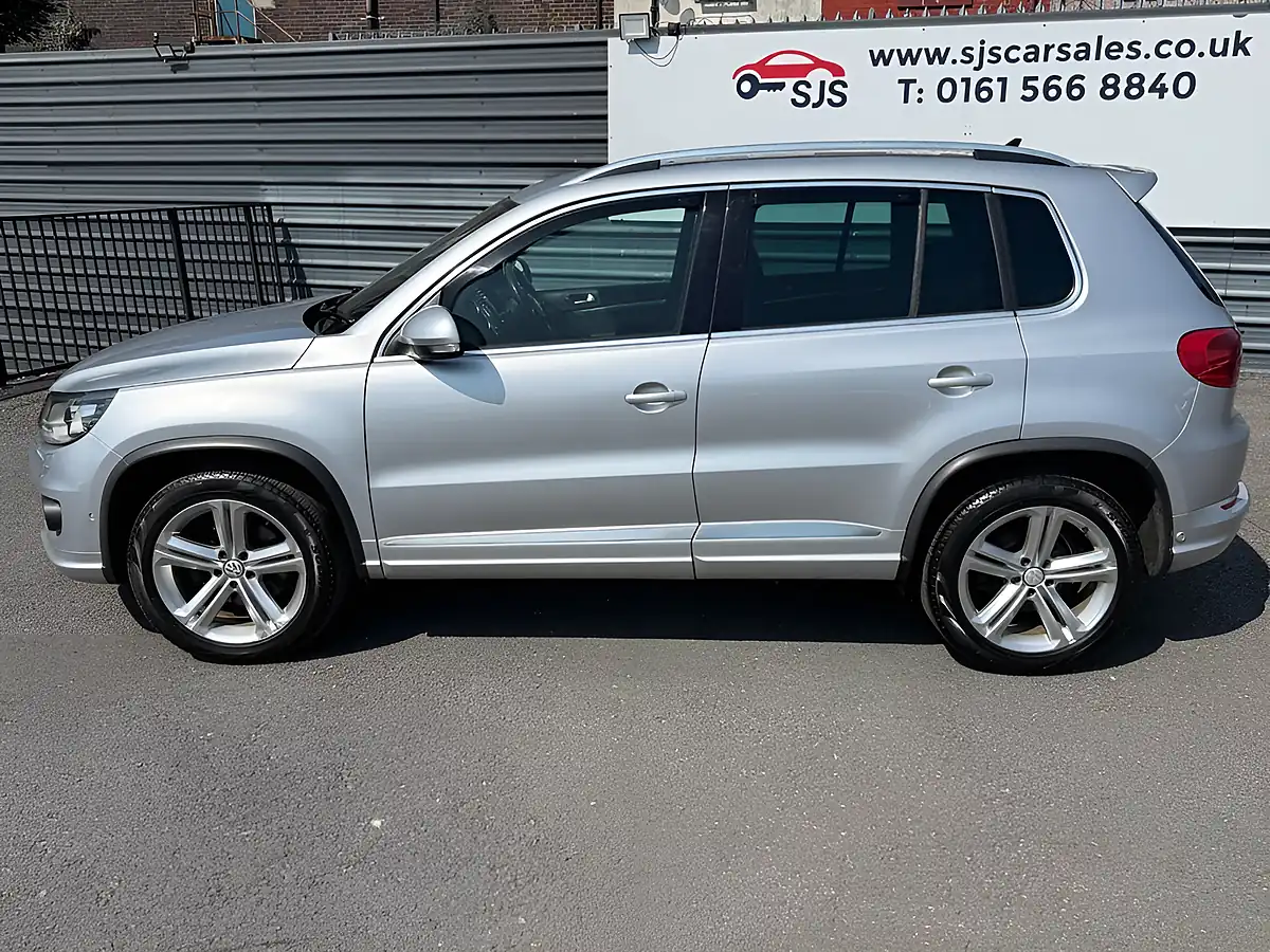 Used 2015 Volkswagen Tiguan R-Line Silver - Interior and Exterior details 8