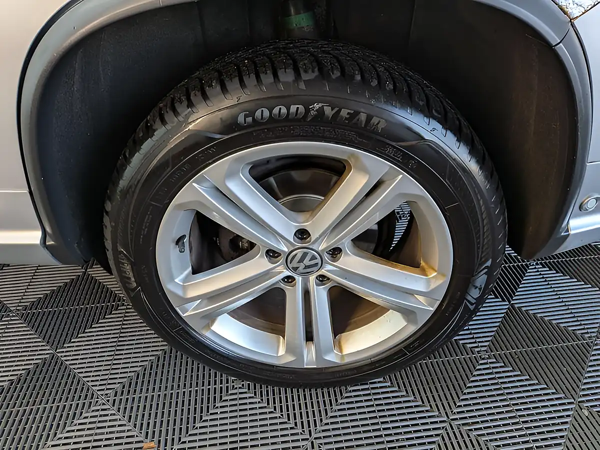 Used 2015 Volkswagen Tiguan R-Line Silver - Interior and Exterior details 11
