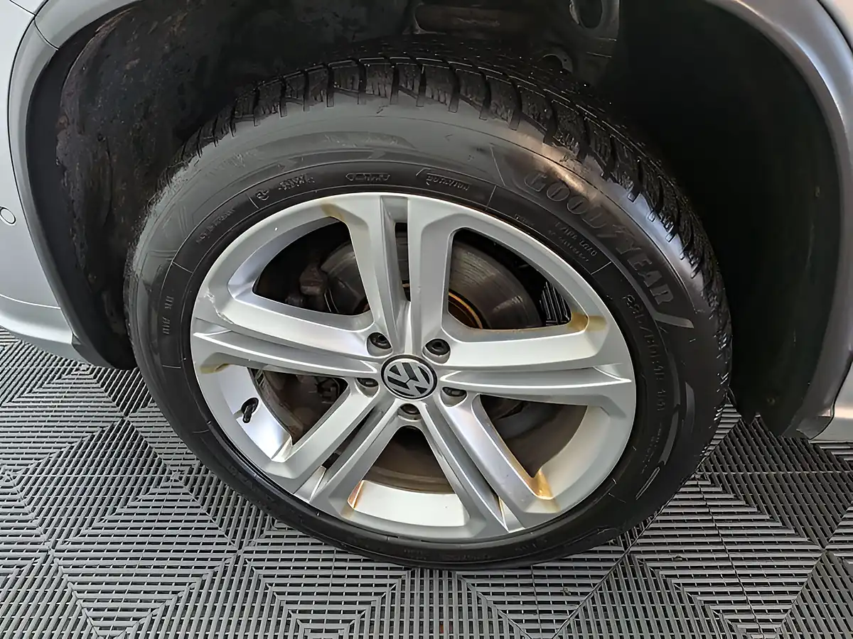 Used 2015 Volkswagen Tiguan R-Line Silver - Interior and Exterior details 12