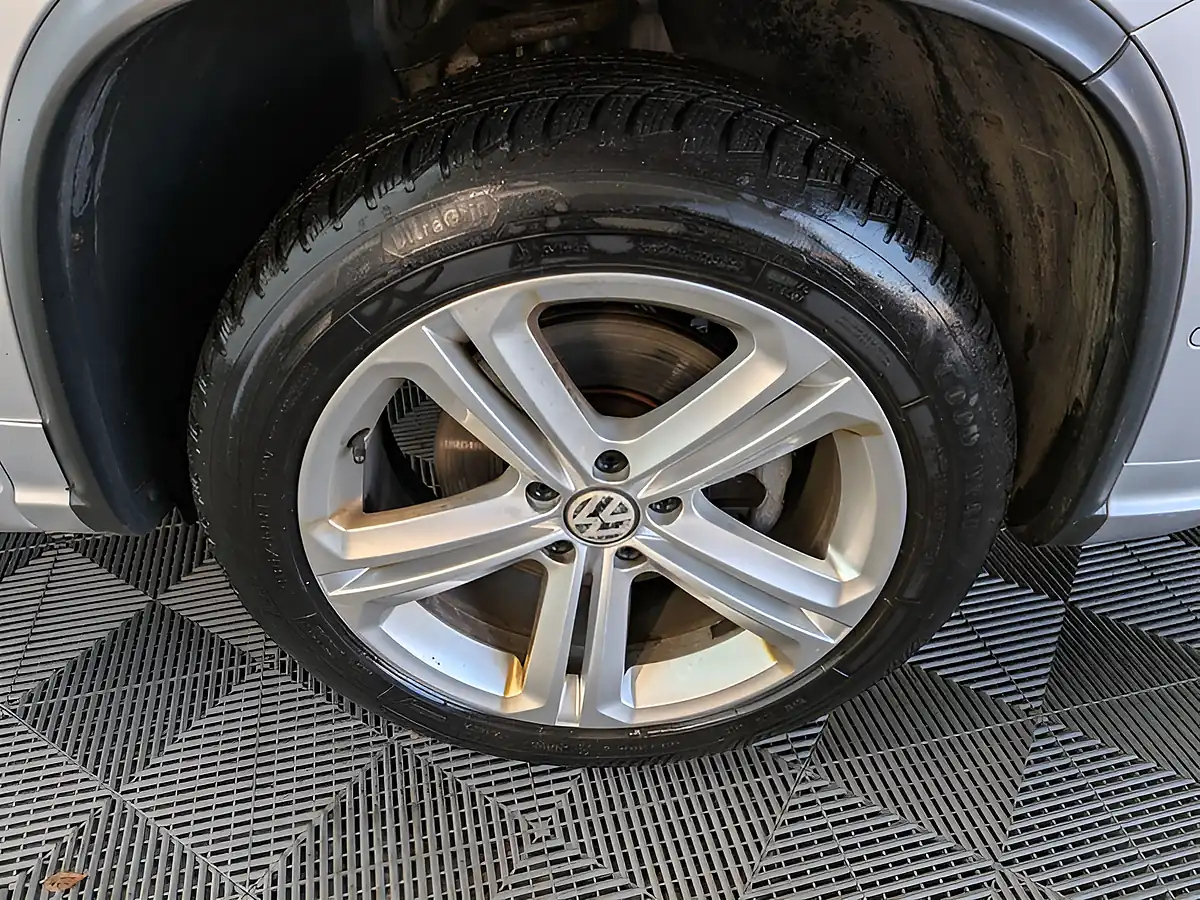 Used 2015 Volkswagen Tiguan R-Line Silver - Interior and Exterior details 13