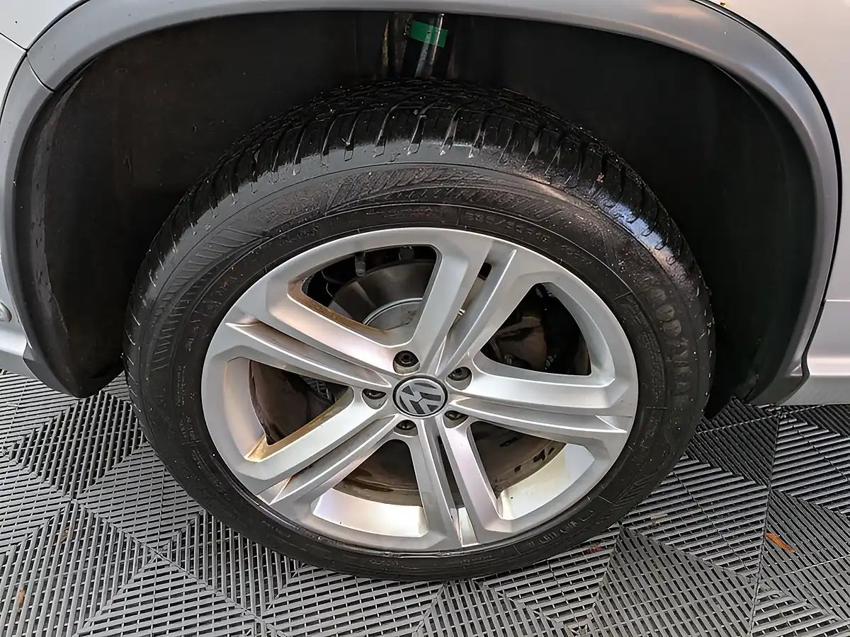 Used 2015 Volkswagen Tiguan R-Line Silver - Interior and Exterior details 14