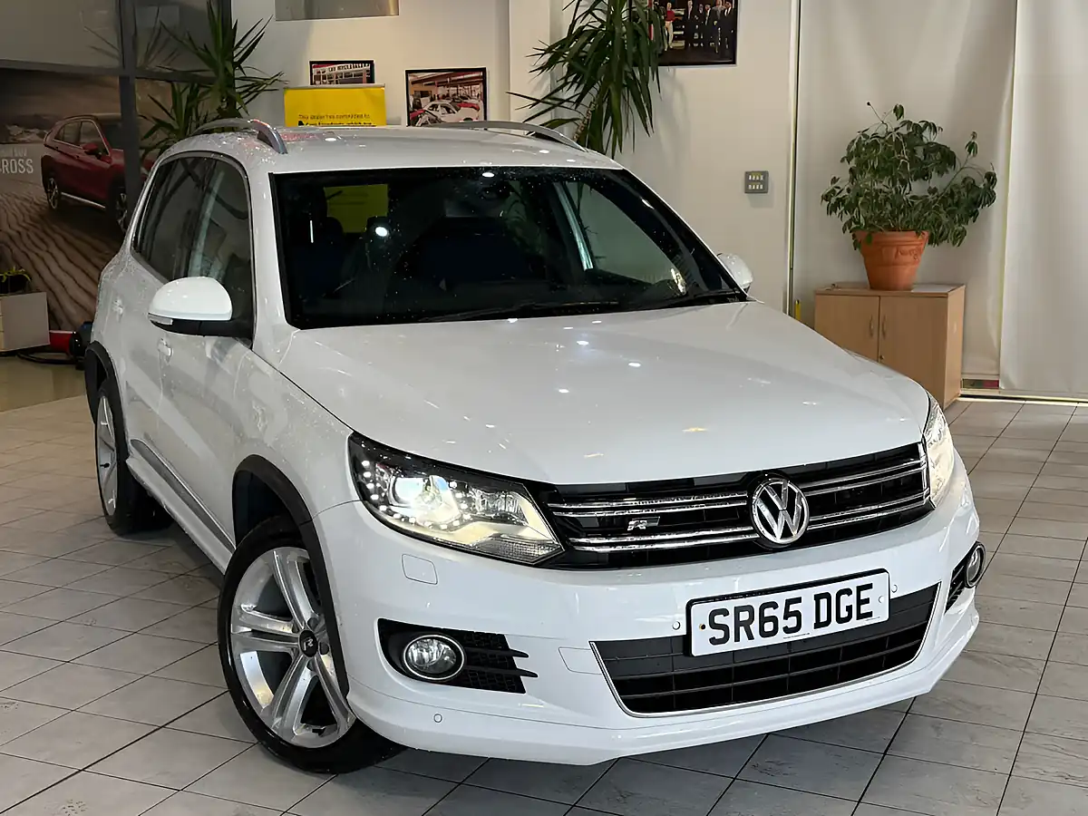 Used 2015 Volkswagen Tiguan R-Line White - Front View