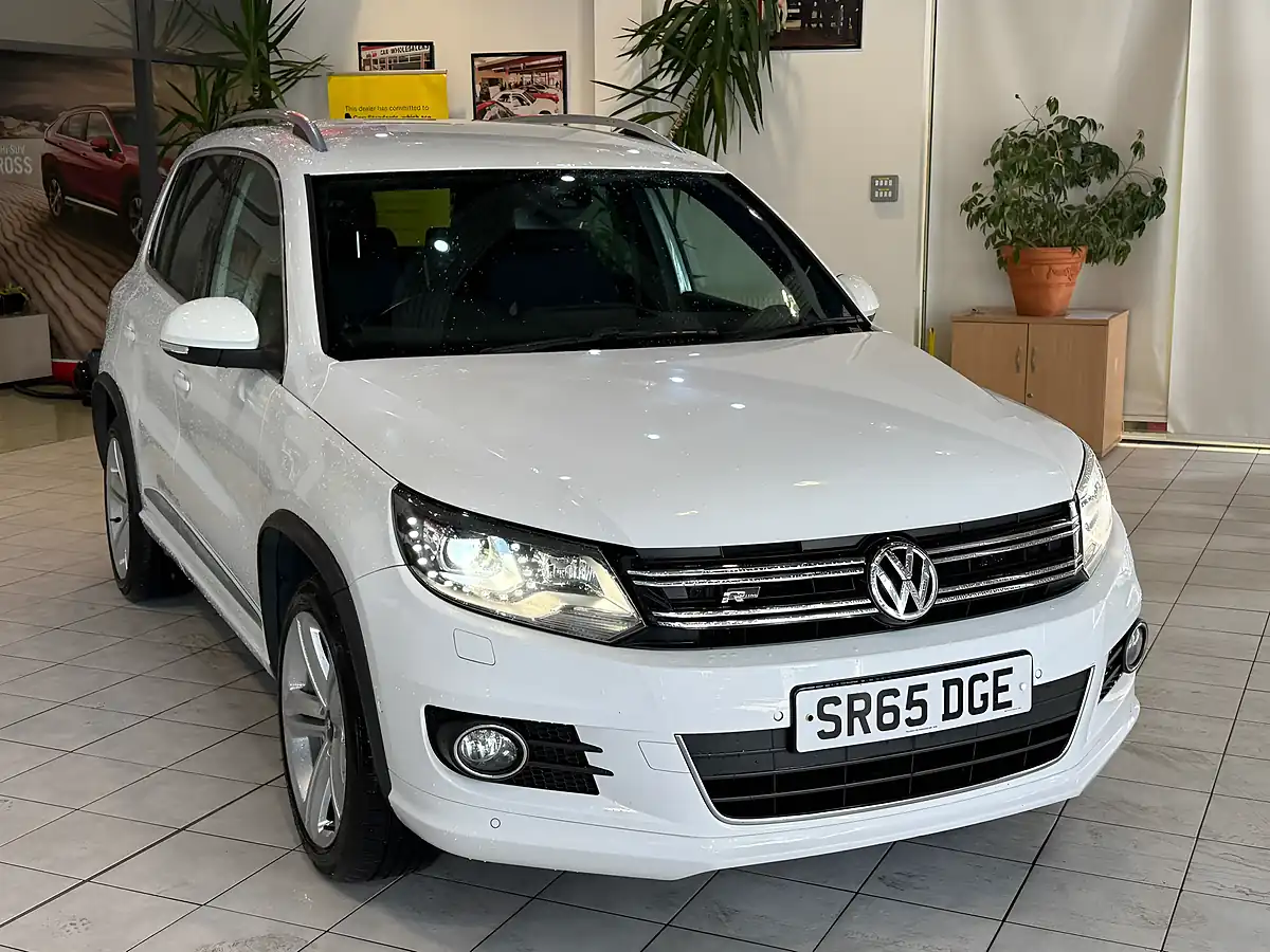 Used 2015 Volkswagen Tiguan R-Line White - Interior and Exterior details 2