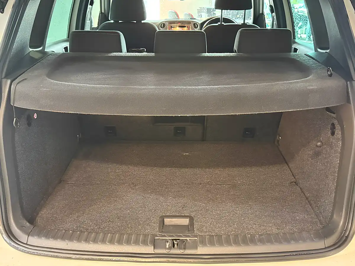 Used 2015 Volkswagen Tiguan R-Line White - Interior and Exterior details 8