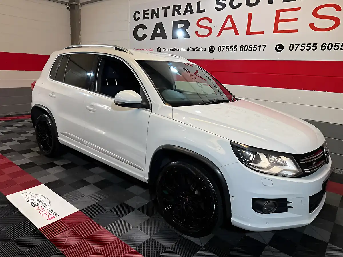 Used 2015 Volkswagen Tiguan R-Line White - Front View