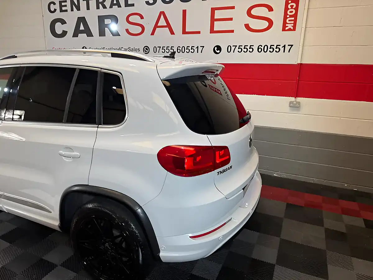 Used 2015 Volkswagen Tiguan R-Line White - Interior and Exterior details 19