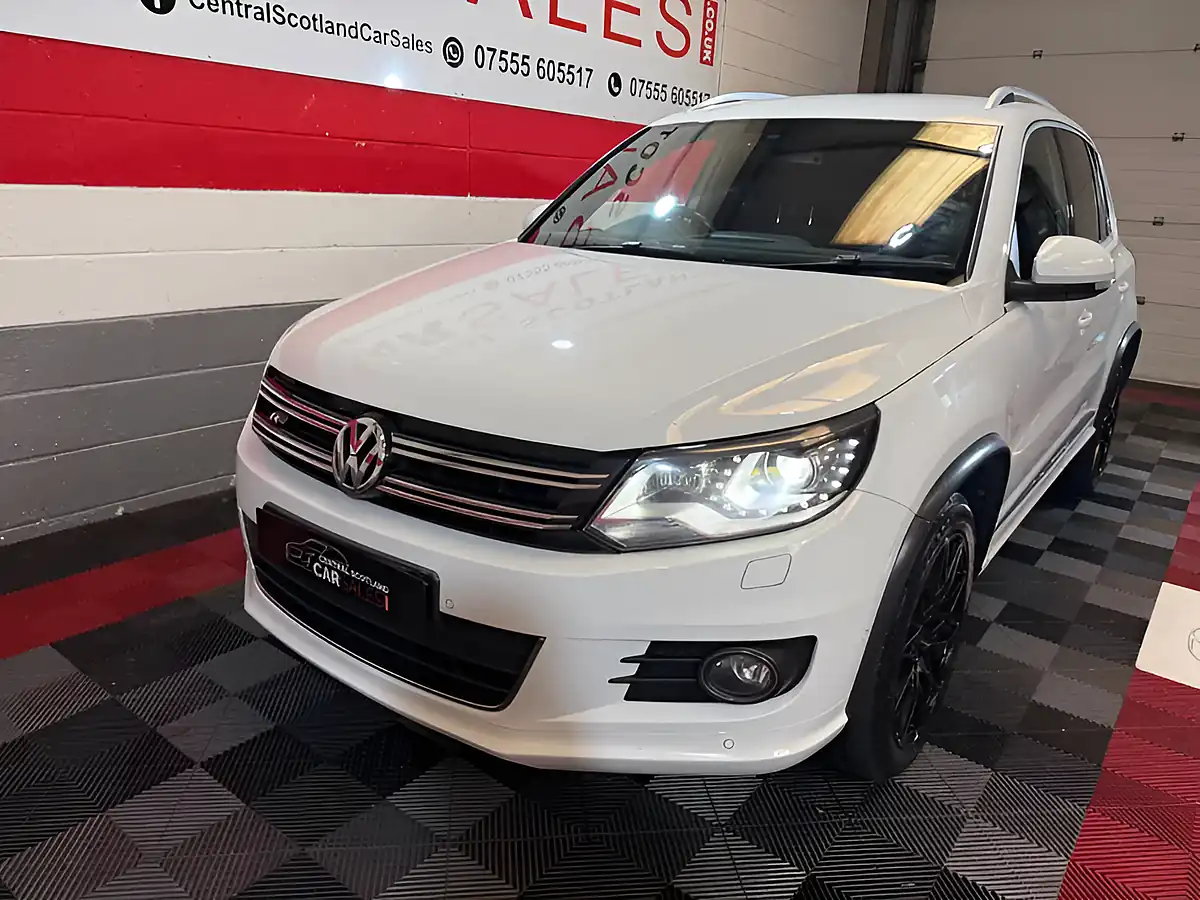 Used 2015 Volkswagen Tiguan R-Line White - Interior and Exterior details 2