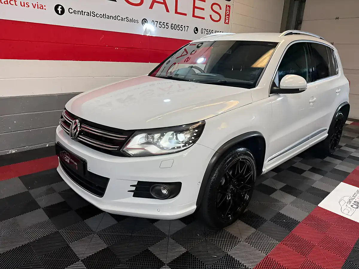 Used 2015 Volkswagen Tiguan R-Line White - Interior and Exterior details 5