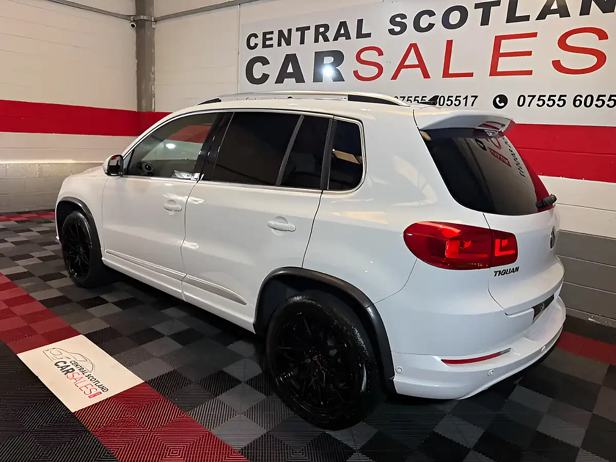 Used 2015 Volkswagen Tiguan R-Line White - Interior and Exterior details 7