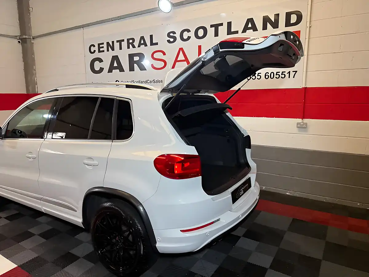 Used 2015 Volkswagen Tiguan R-Line White - Interior and Exterior details 8