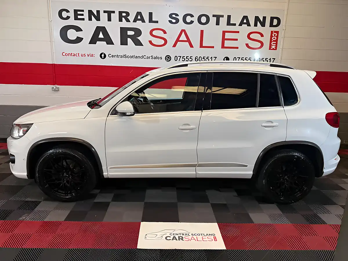 Used 2015 Volkswagen Tiguan R-Line White - Interior and Exterior details 9