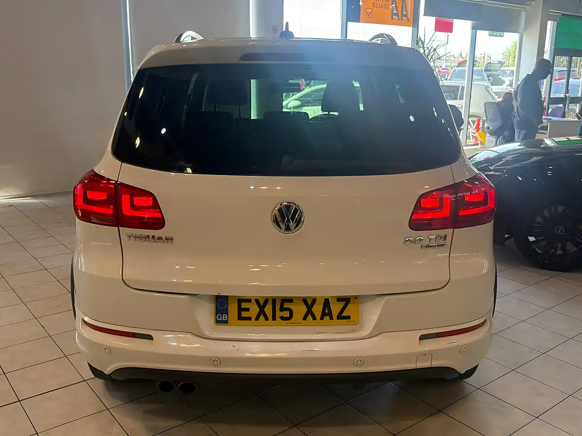 Used 2015 Volkswagen Tiguan R-Line White - Interior and Exterior details 10