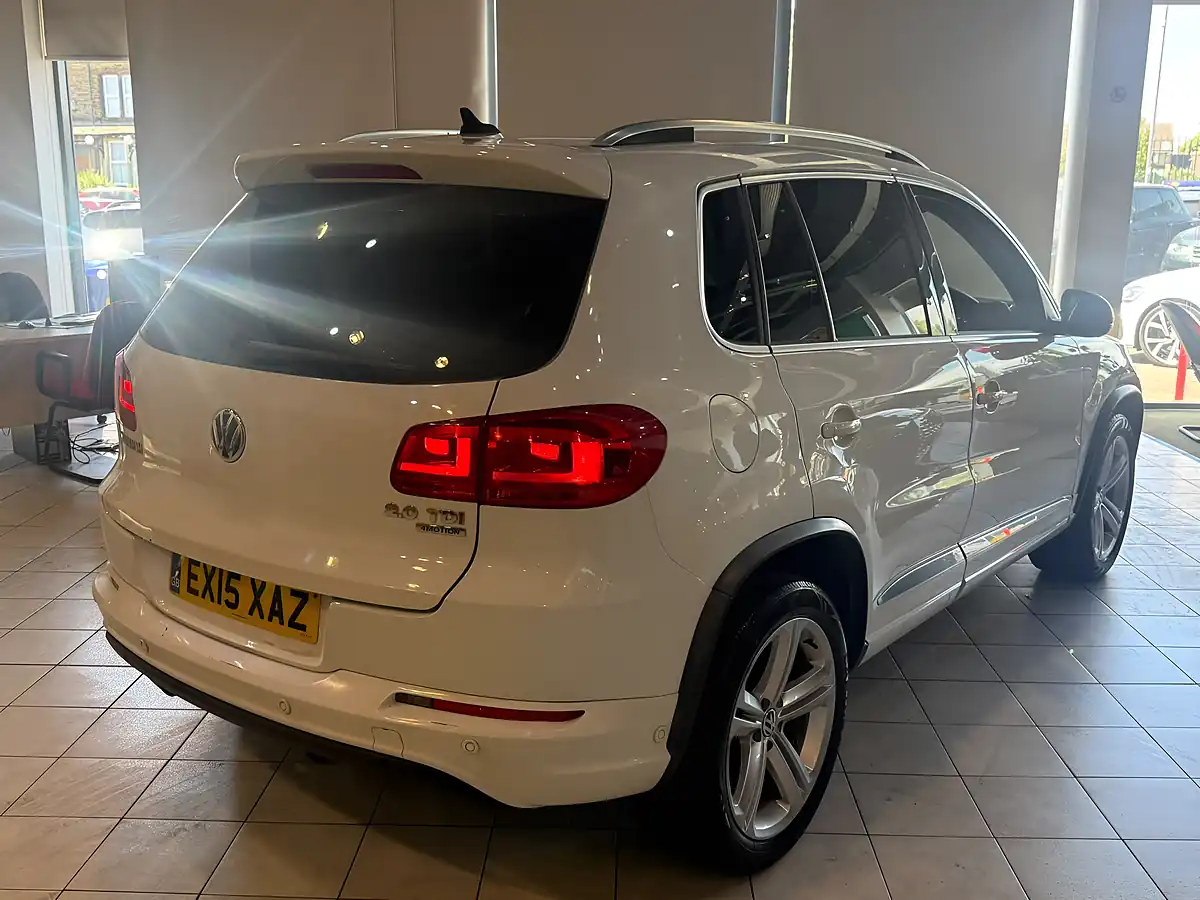 Used 2015 Volkswagen Tiguan R-Line White - Interior and Exterior details 11