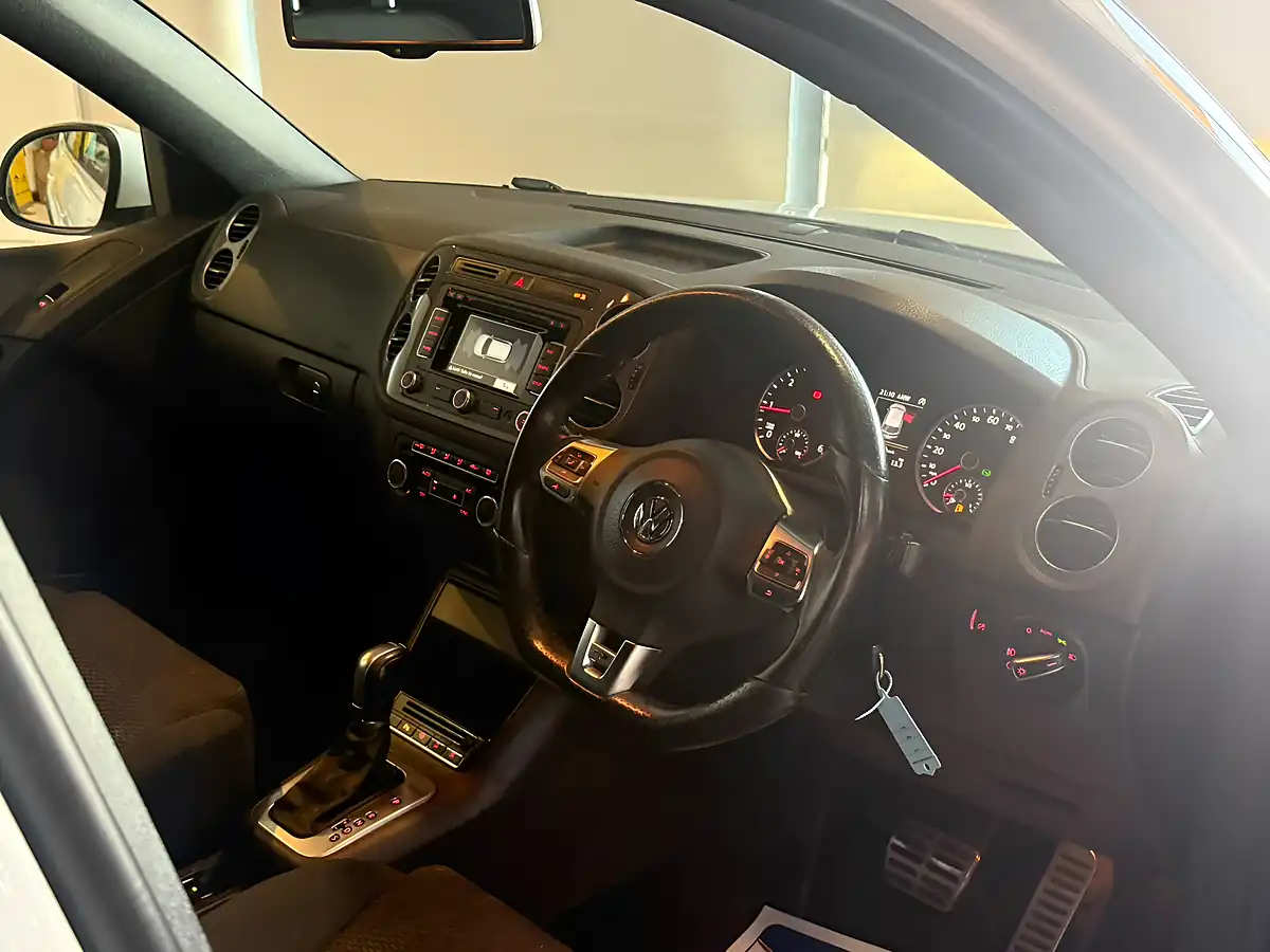 Used 2015 Volkswagen Tiguan R-Line White - Interior and Exterior details 14