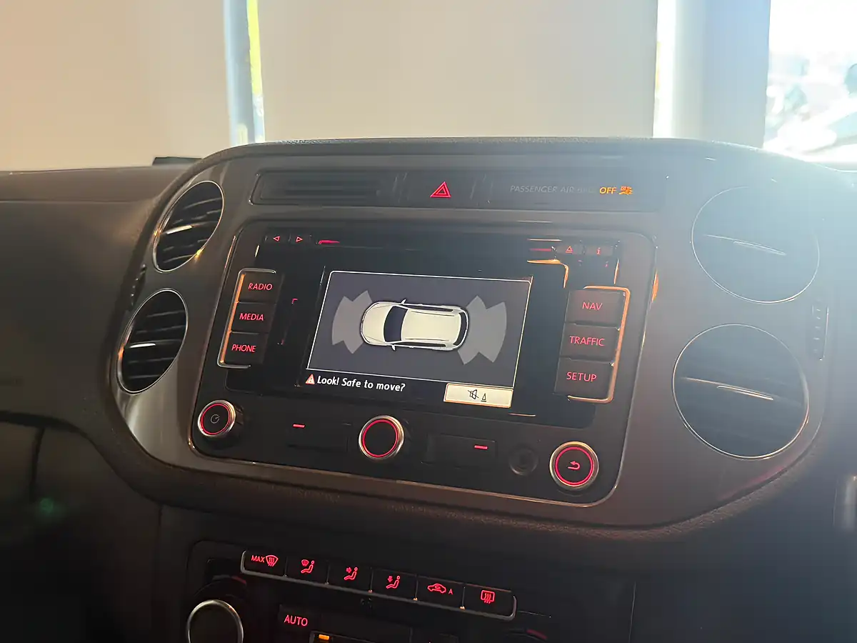 Used 2015 Volkswagen Tiguan R-Line White - Interior and Exterior details 16