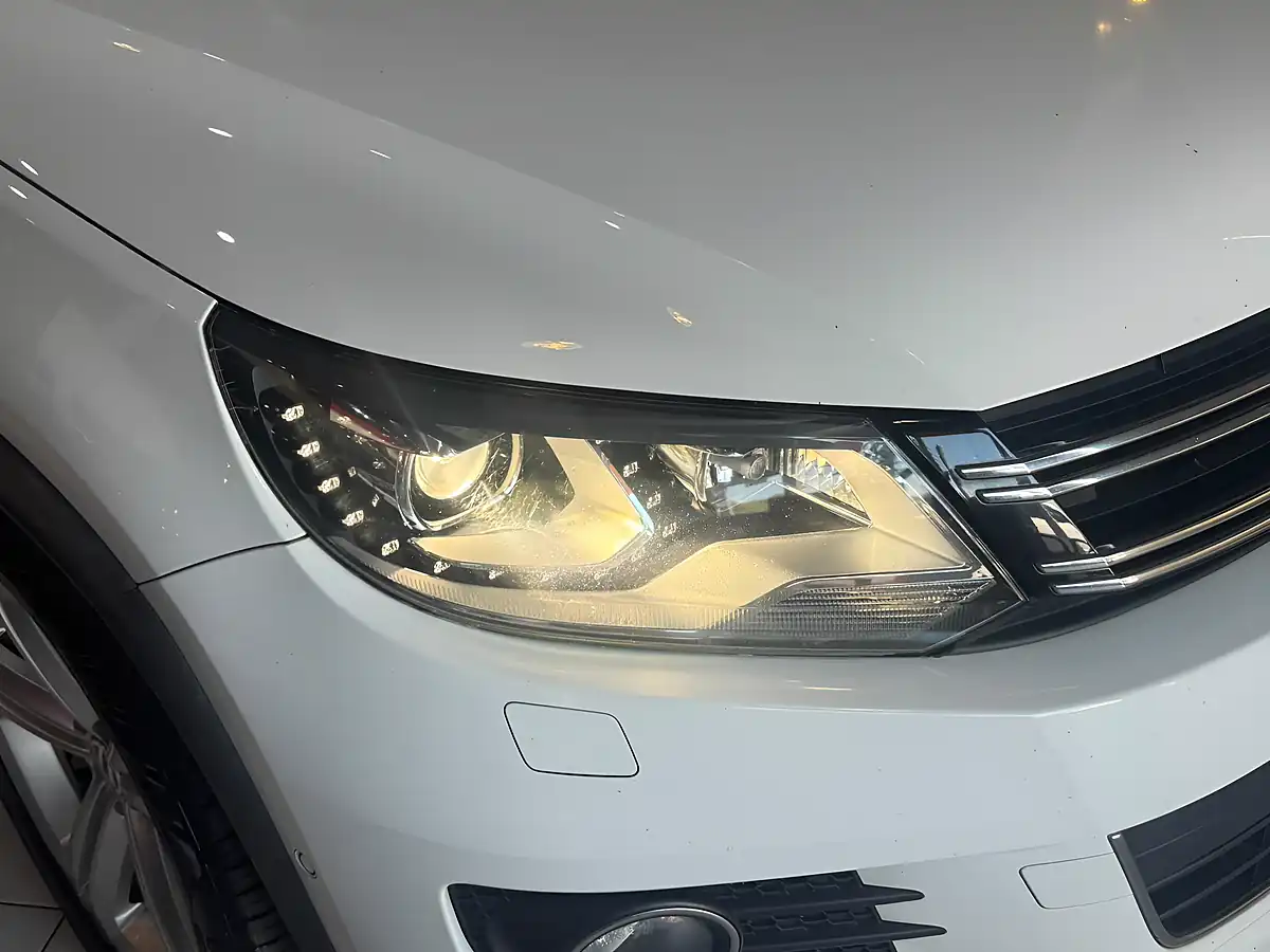 Used 2015 Volkswagen Tiguan R-Line White - Interior and Exterior details 3