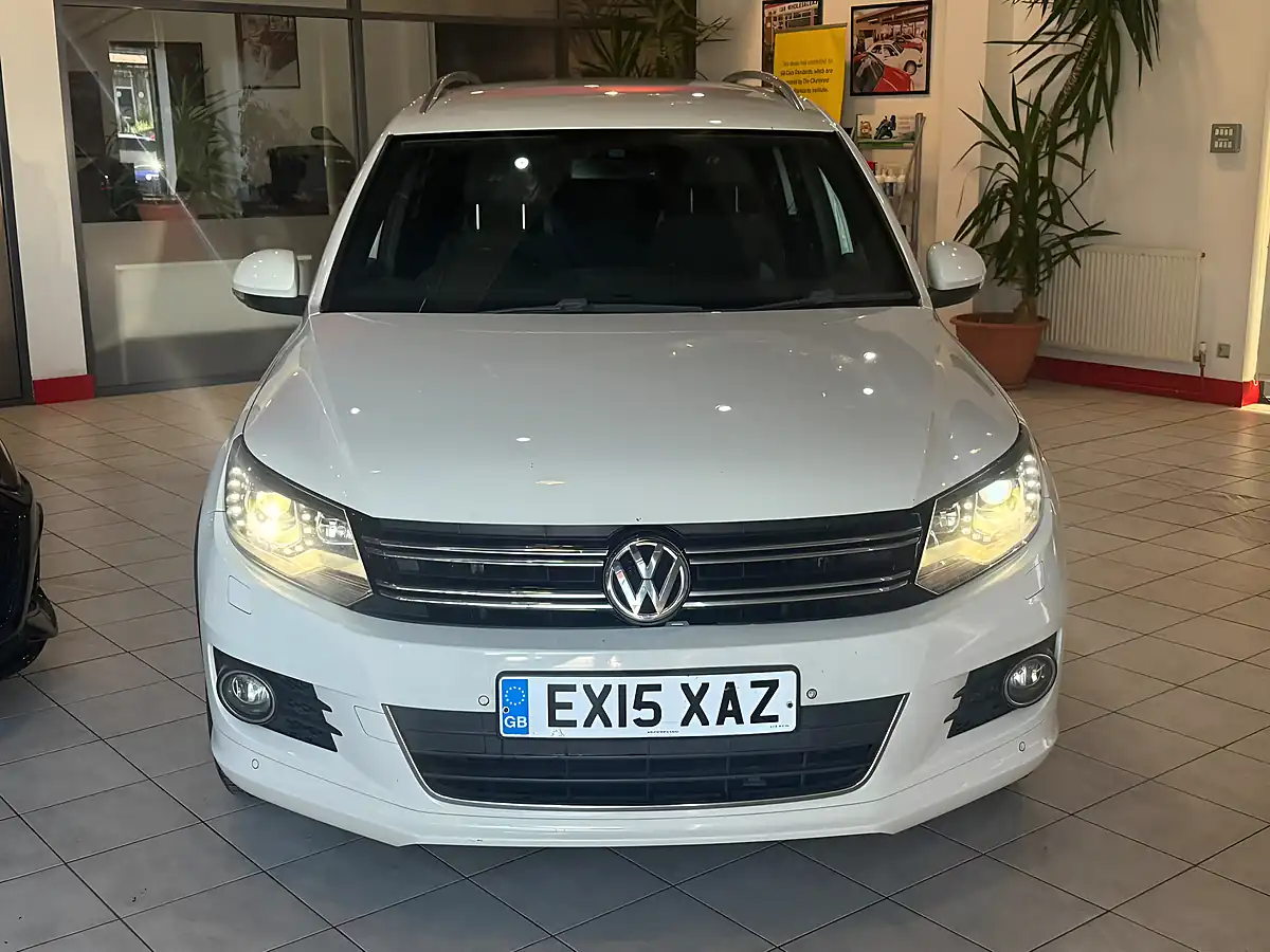 Used 2015 Volkswagen Tiguan R-Line White - Interior and Exterior details 4