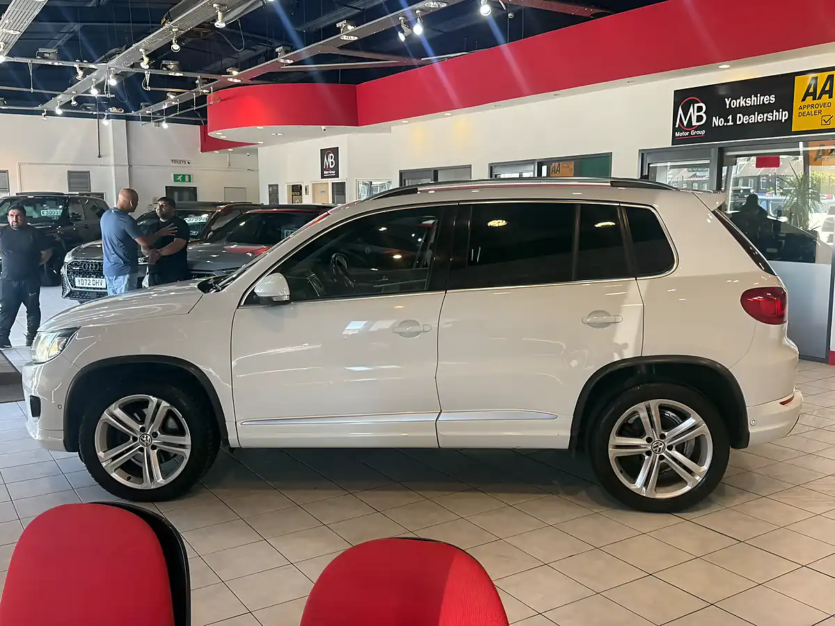 Used 2015 Volkswagen Tiguan R-Line White - Interior and Exterior details 8