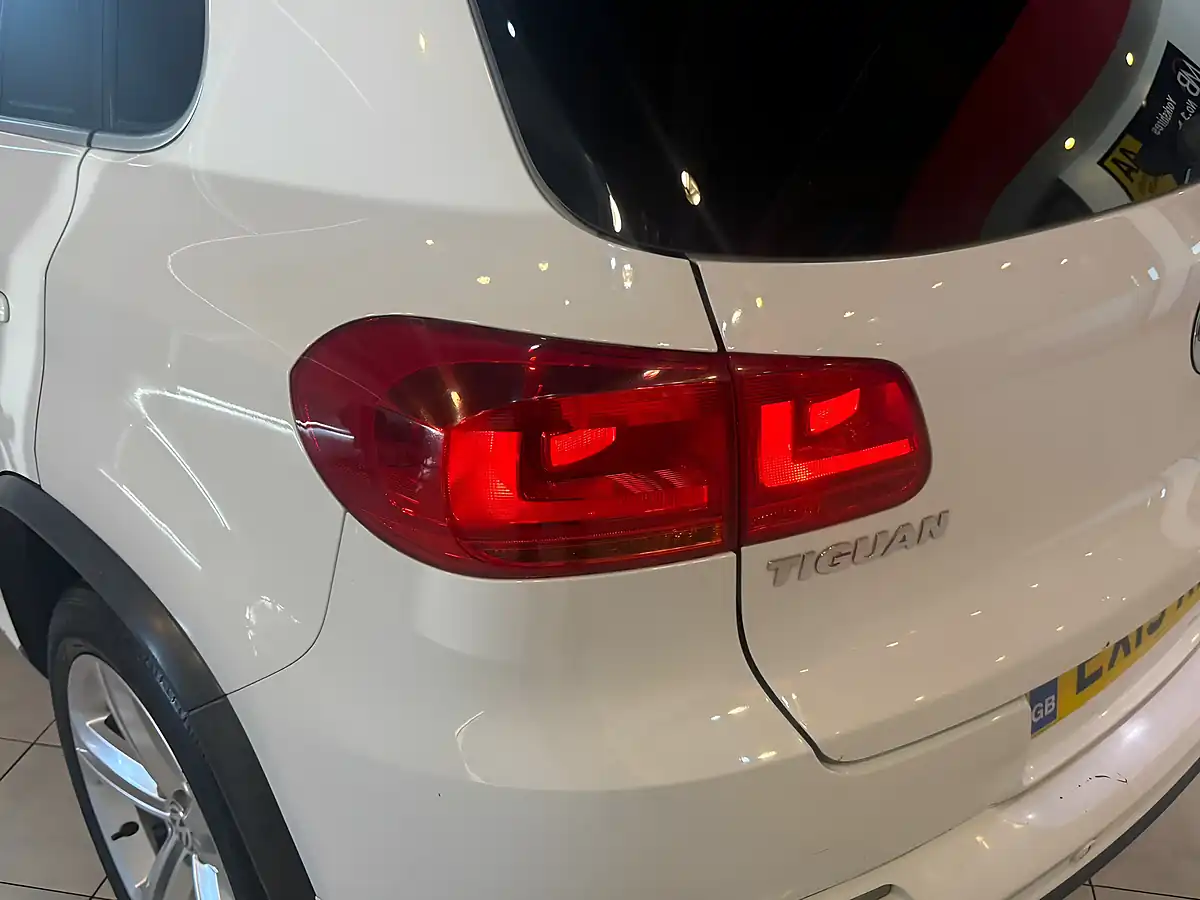 Used 2015 Volkswagen Tiguan R-Line White - Interior and Exterior details 9