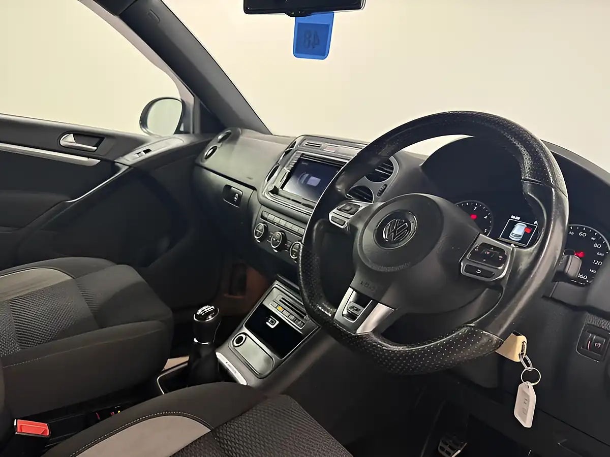 Used 2015 Volkswagen Tiguan R-Line White - Interior and Exterior details 10