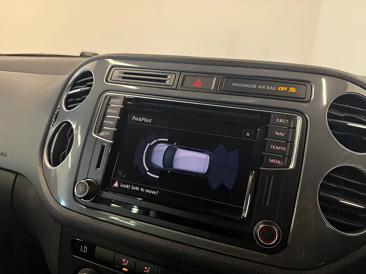 Used 2015 Volkswagen Tiguan R-Line White - Interior and Exterior details 16