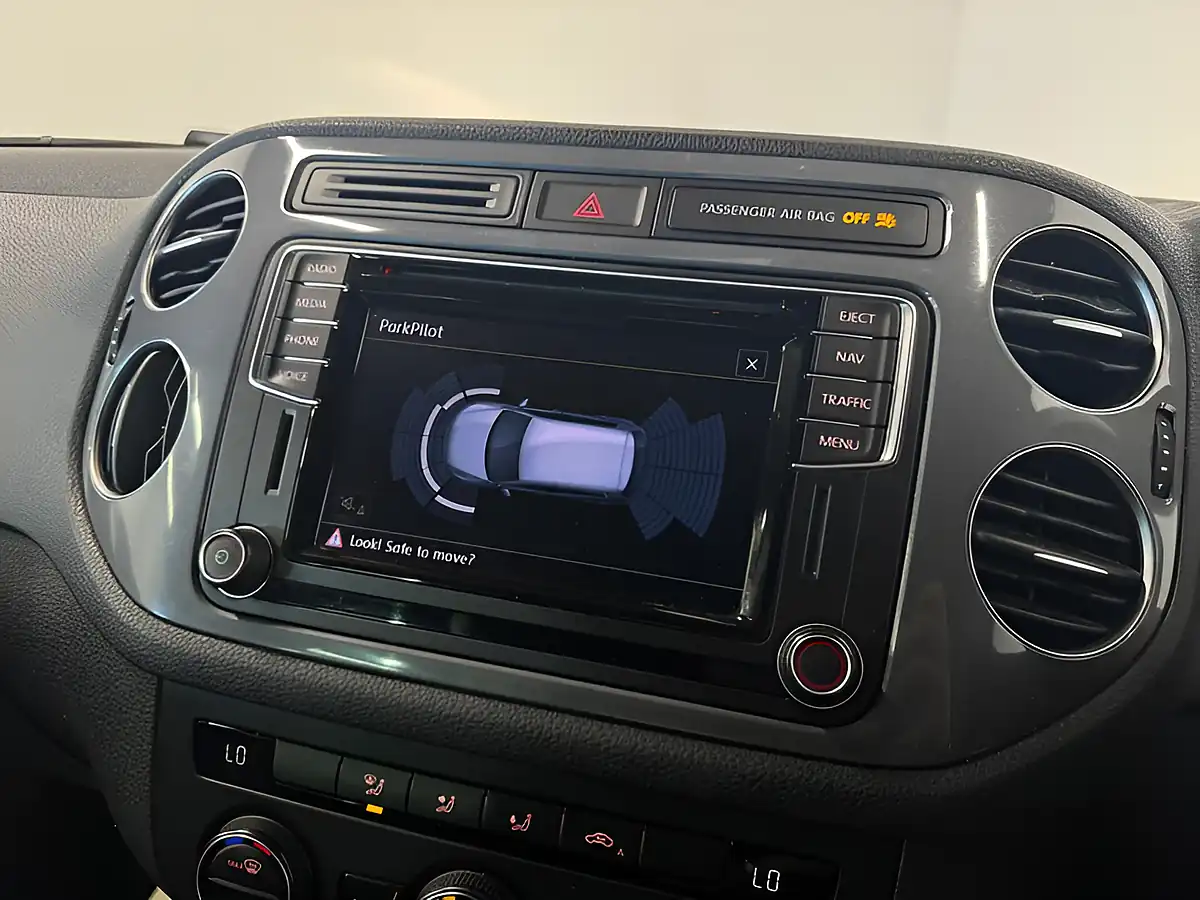 Used 2015 Volkswagen Tiguan R-Line White - Interior and Exterior details 19