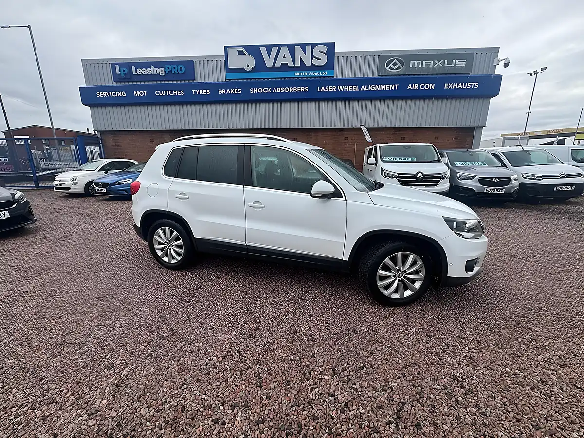 Used 2015 Volkswagen Tiguan Tech Match White - Interior and Exterior details 4