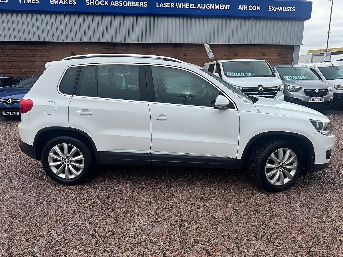 Used 2015 Volkswagen Tiguan Tech Match White - Interior and Exterior details 7