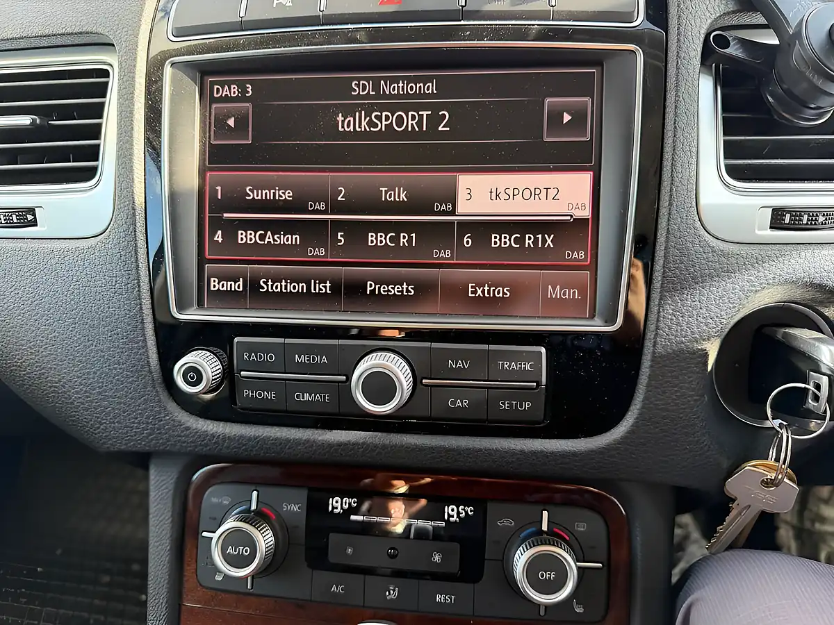 Used 2015 Volkswagen Touareg Bluemotion Tech Se Grey - Interior and Exterior details 11