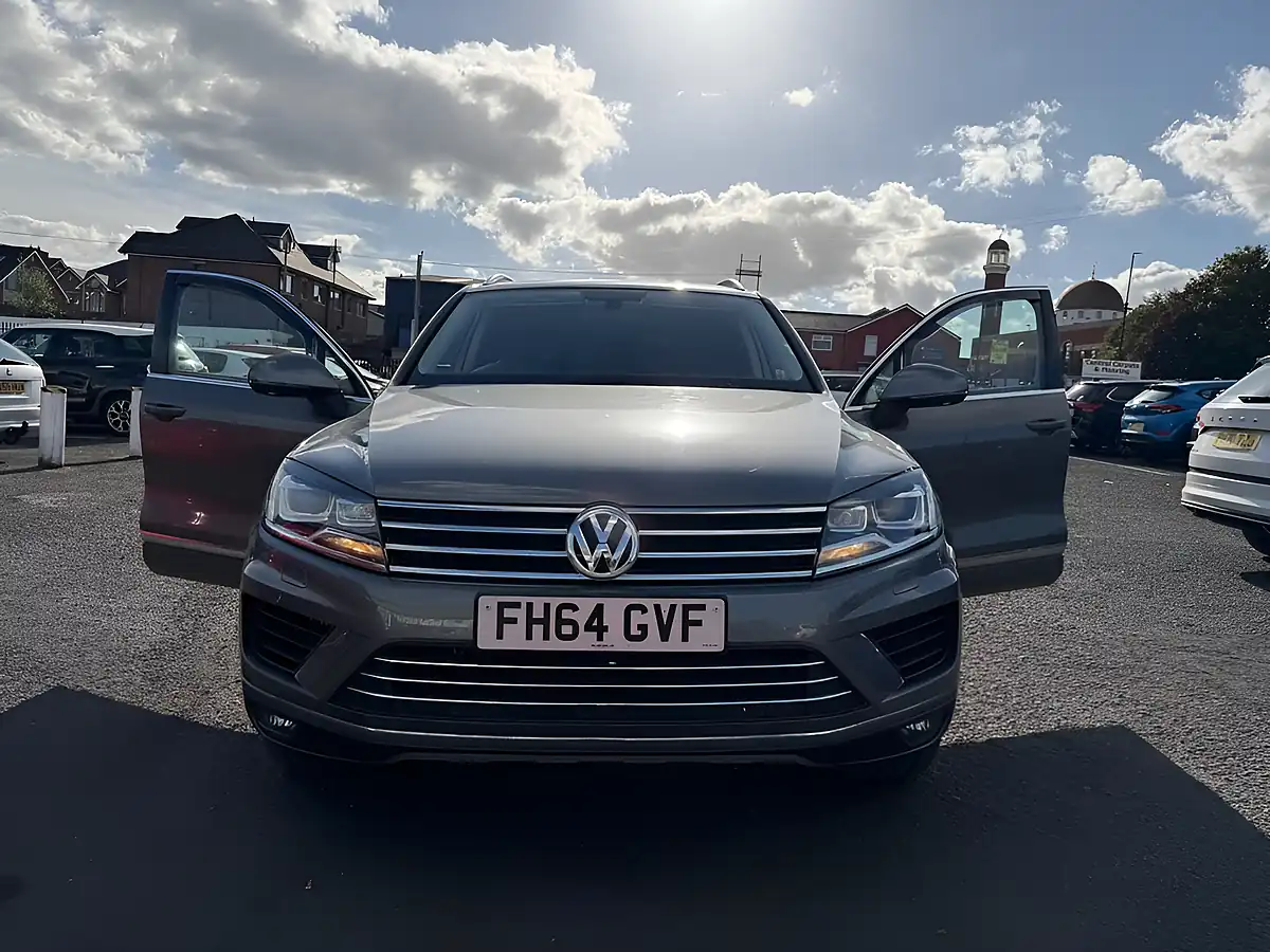 Used 2015 Volkswagen Touareg Bluemotion Tech Se Grey - Interior and Exterior details 3