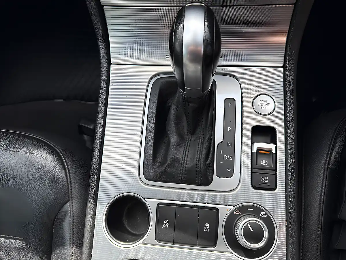 Used 2015 Volkswagen Touareg R-Line Black - Interior and Exterior details 16