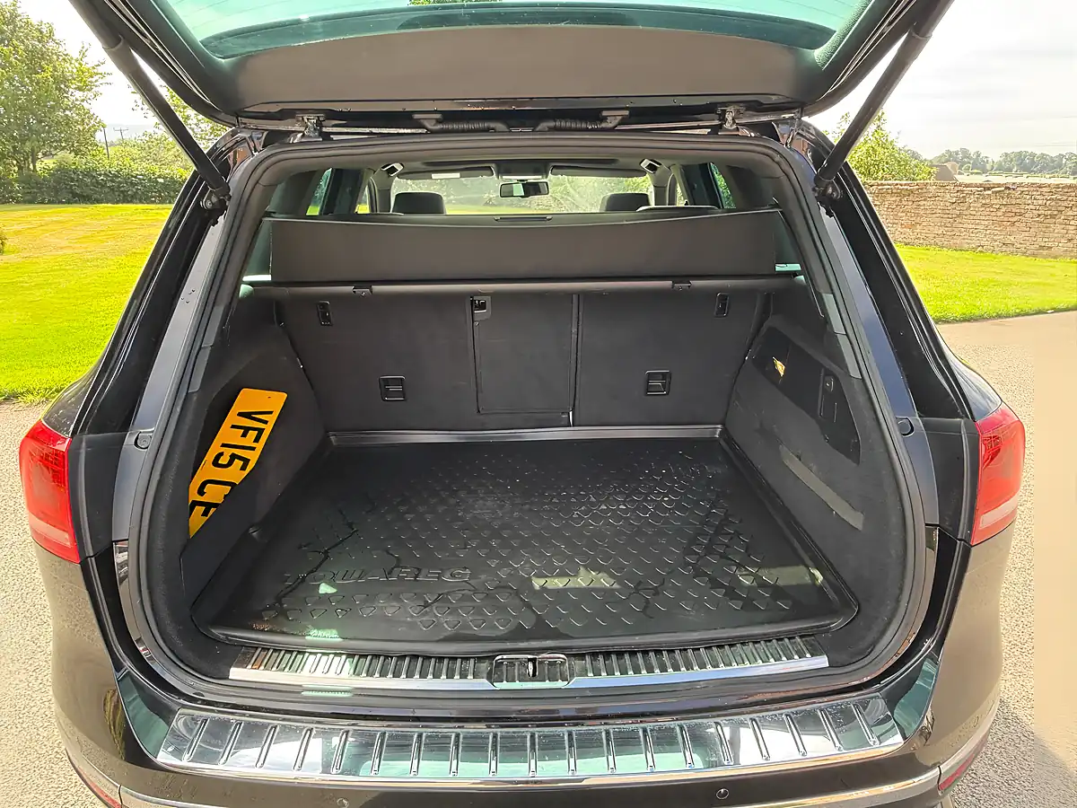 Used 2015 Volkswagen Touareg R-Line Black - Interior and Exterior details 20