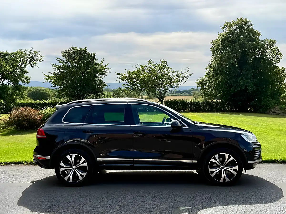 Used 2015 Volkswagen Touareg R-Line Black - Interior and Exterior details 4
