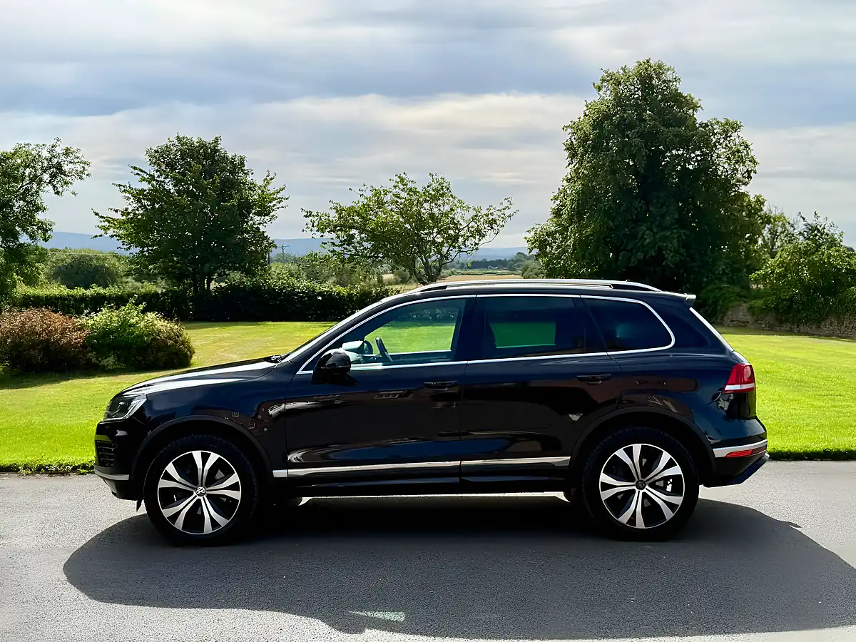 Used 2015 Volkswagen Touareg R-Line Black - Interior and Exterior details 5