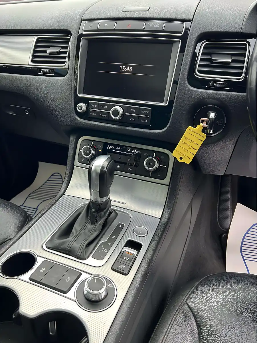 Used 2015 Volkswagen Touareg R-Line Black - Interior and Exterior details 10