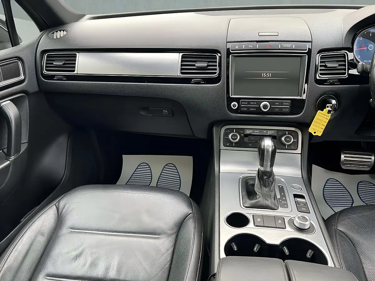 Used 2015 Volkswagen Touareg R-Line Black - Interior and Exterior details 11