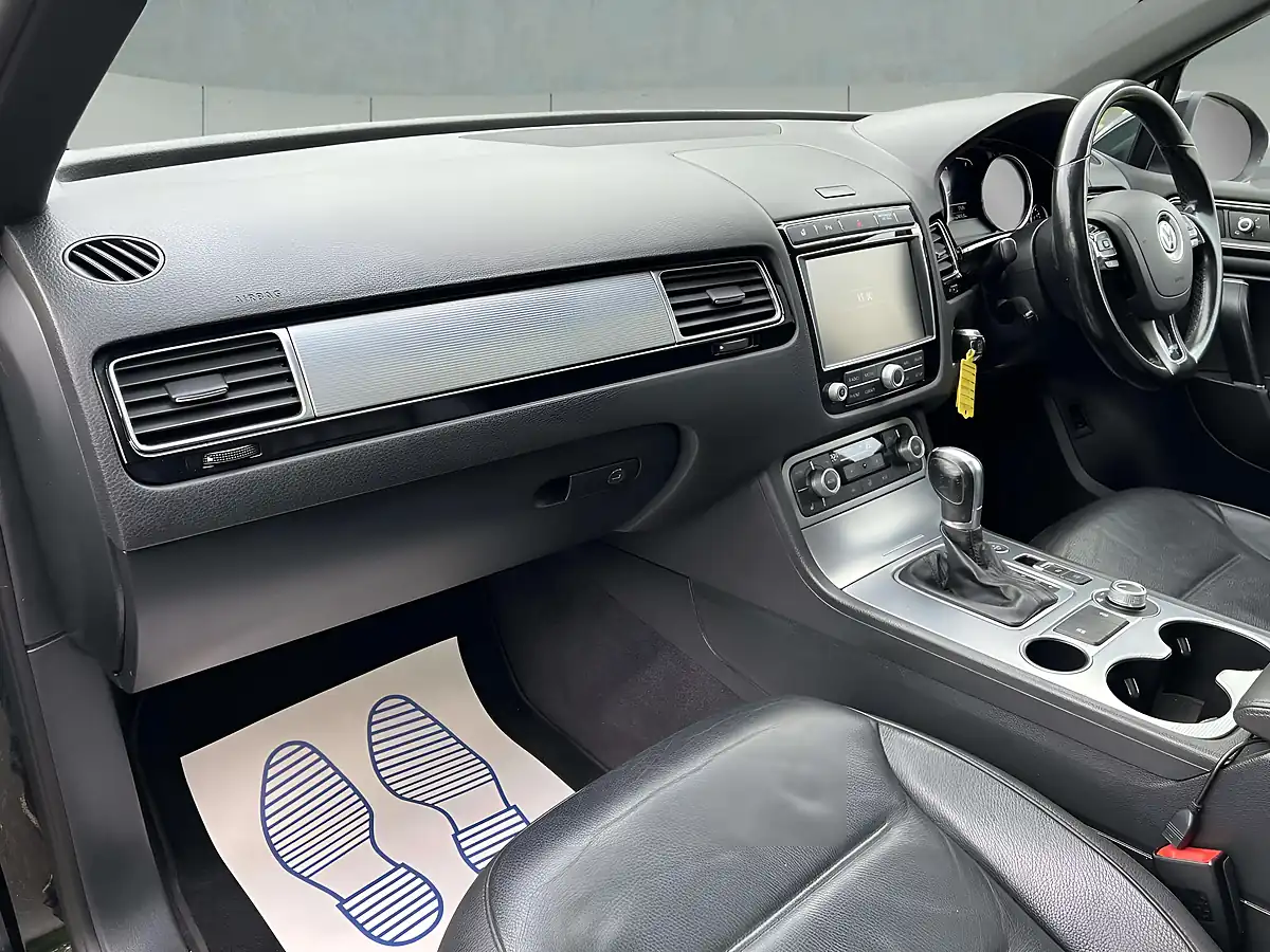 Used 2015 Volkswagen Touareg R-Line Black - Interior and Exterior details 12